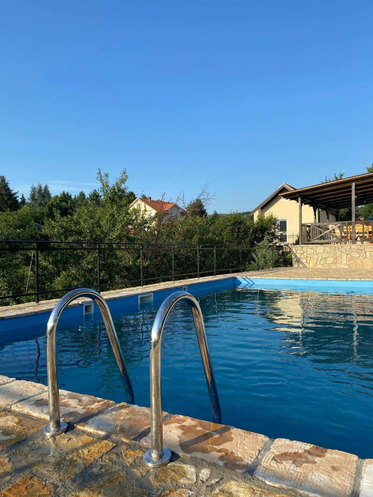 Ra Apartmani Vrdnik Rum bild