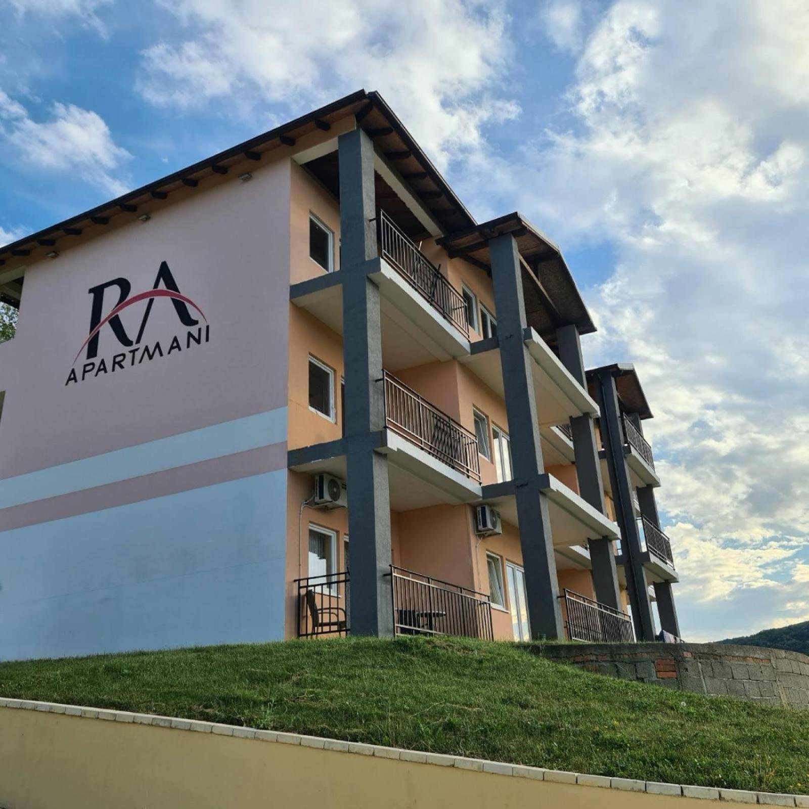 Ra Apartmani Vrdnik Rum bild